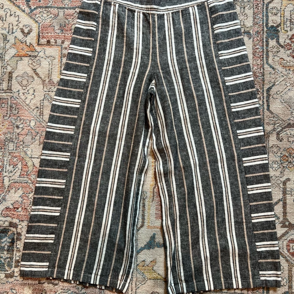 BP Black, White and Beige Linen Blend Striped Capris - Like New